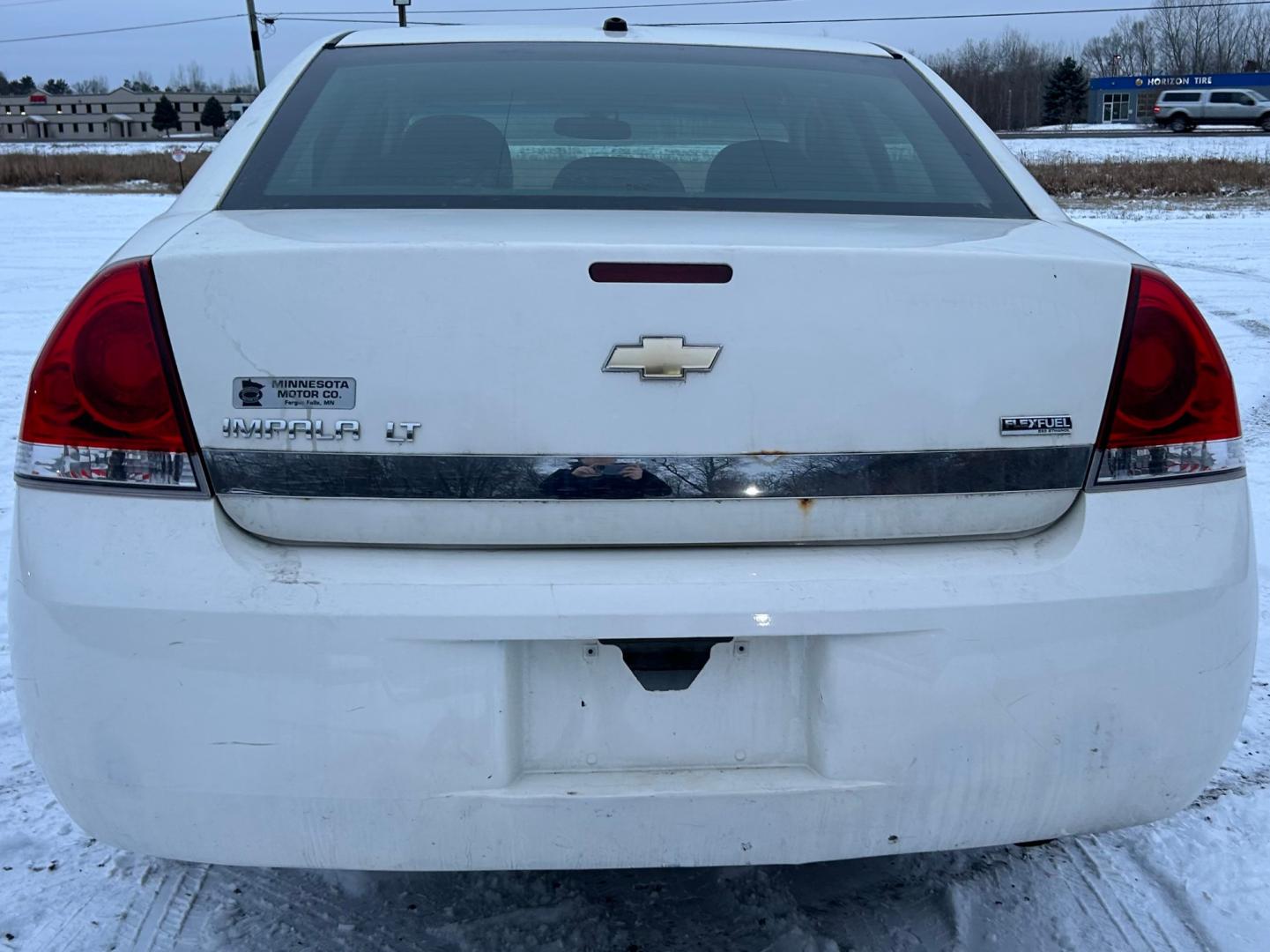 2009 White Chevrolet Impala LT (2G1WT57K791) with an 3.5L V6 OHV 12V FFV engine, 4-Speed Automatic Overdrive transmission, located at 17255 hwy 65 NE, Ham Lake, MN, 55304, 0.000000, 0.000000 - Photo#5